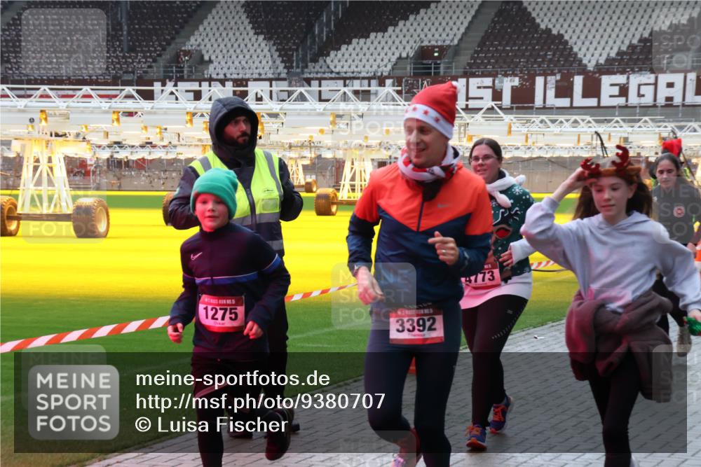 07.12.2025 - St. Pauli X-Mass-Run No. 15 Luisa Fischer http://msf.ph/oto/9380707 07.12.2025 10:41:54 Ziel 5, 1275, 3392, 1, 4773, 141, 259, 279, 322, 449, 545, 575, 952, 1153, 1275, 2288, 2330, 2331, 2507, 2563, 3047, 3392, 3951, 4617, 4773 meine-sportfotos.de