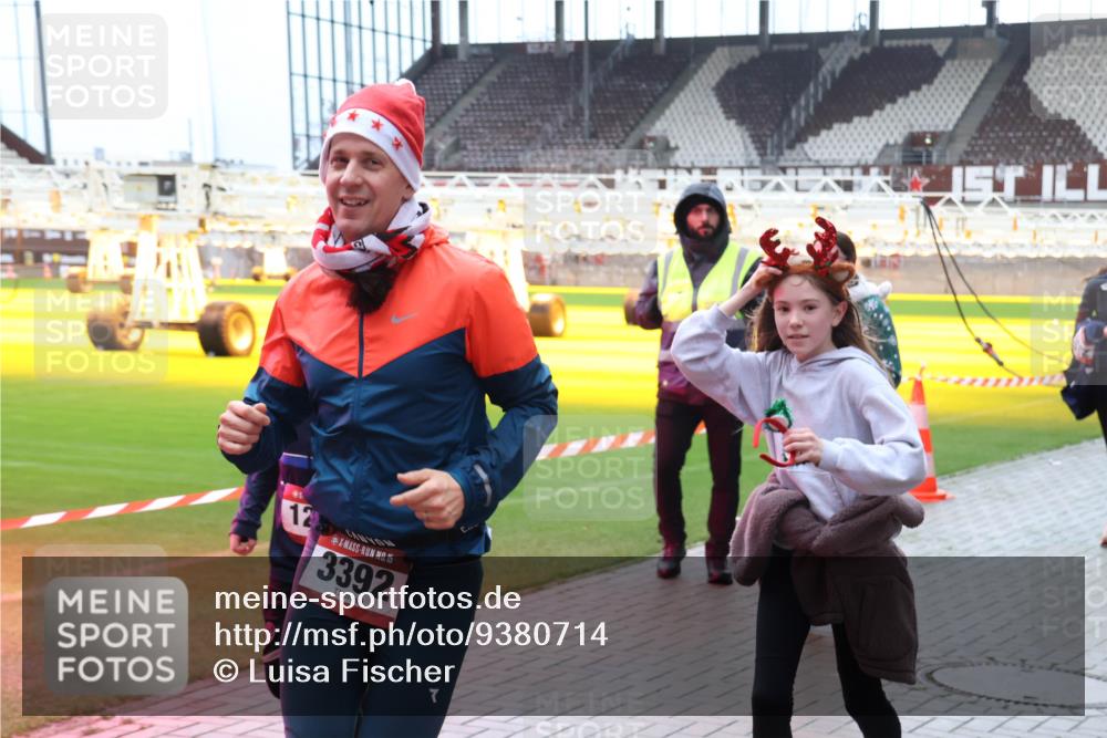 07.12.2025 - St. Pauli X-Mass-Run No. 15 Luisa Fischer http://msf.ph/oto/9380714 07.12.2025 10:41:55 Ziel 1, 12, 15, 3392, 7, 141, 259, 279, 322, 449, 545, 575, 952, 1153, 1275, 2288, 2330, 2331, 2507, 2563, 3047, 3392, 3951, 4617, 4773 meine-sportfotos.de