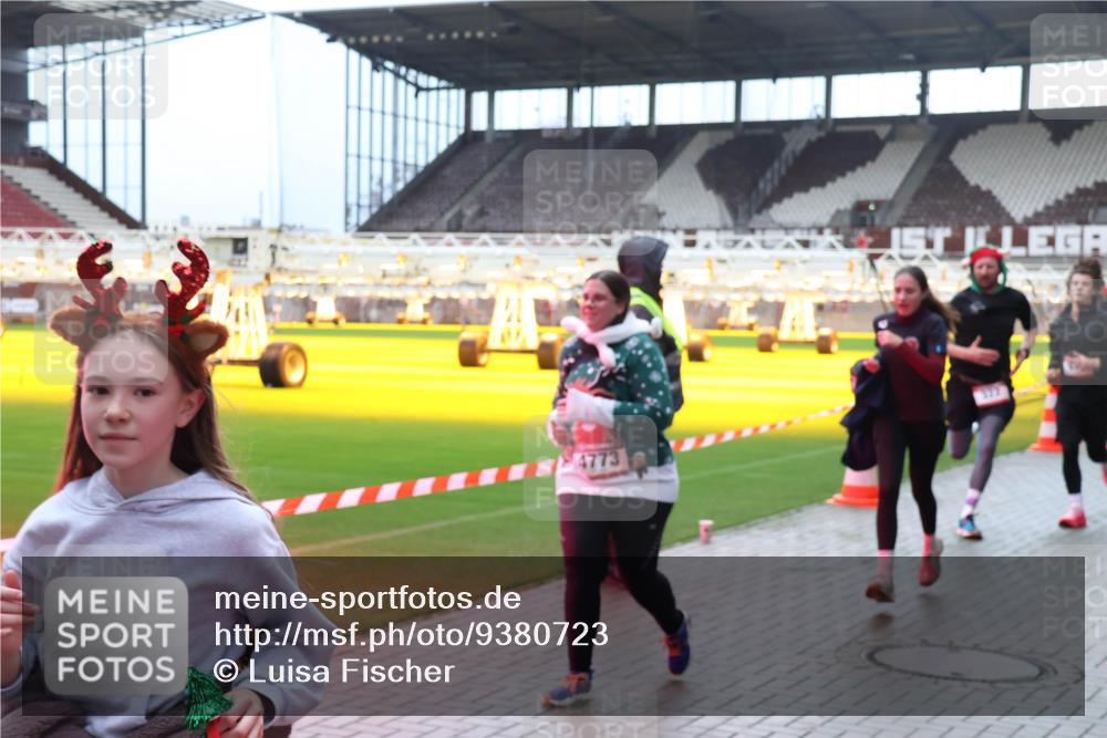 07.12.2025 - St. Pauli X-Mass-Run No. 15 Luisa Fischer http://msf.ph/oto/9380723 07.12.2025 10:41:56 Ziel 4773, 141, 259, 279, 322, 449, 545, 575, 1153, 1275, 2288, 2330, 2331, 2507, 2563, 3047, 3392, 3951, 4617, 4773 meine-sportfotos.de