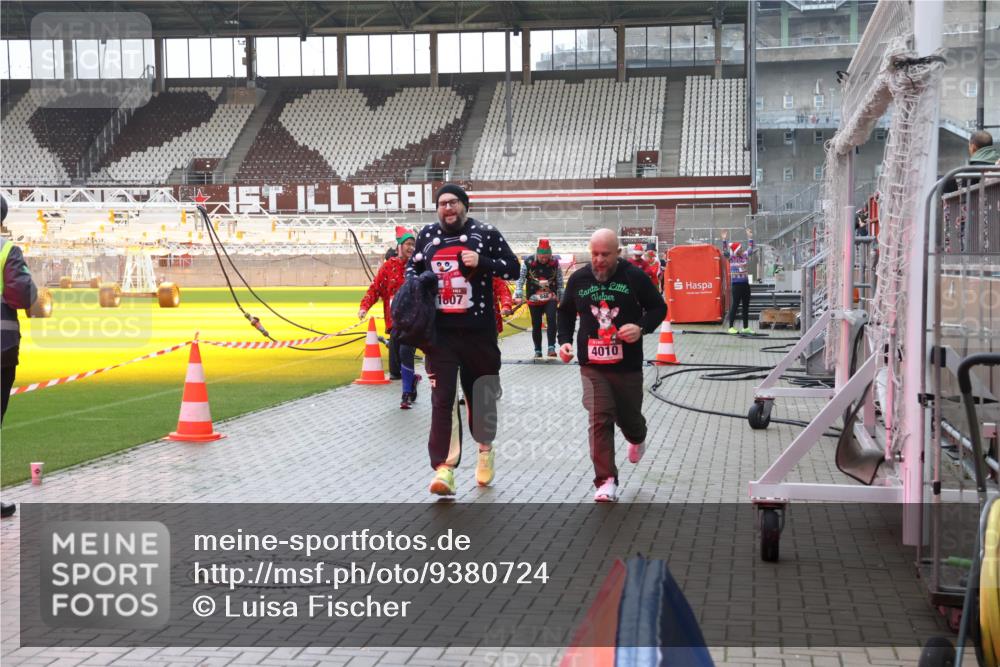 07.12.2025 - St. Pauli X-Mass-Run No. 15 Luisa Fischer http://msf.ph/oto/9380724 07.12.2025 11:15:14 Ziel 1807, 4010, 525, 922, 1623, 1627, 1662, 1776, 1778, 1798, 1804, 1805, 1806, 1807, 2040, 2211, 4010 meine-sportfotos.de