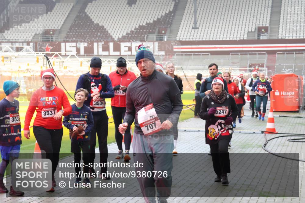 07.12.2025 - St. Pauli X-Mass-Run No. 15 Luisa Fischer http://msf.ph/oto/9380726 07.12.2025 10:09:14 Ziel 3536, 3537, 2025, 3534, 3212, 707, 15, 707, 2247, 1031, 19, 390, 707, 786, 789, 947, 1002, 1031, 1176, 1461, 1465, 1570, 1575, 1576, 2126, 2247, 2248, 2521, 2650, 2746, 3212, 3300, 3332, 3335, 3484, 3495, 3671, 3759, 3891, 3904, 3907, 4066, 4067, 4068, 4113, 4205, 4232, 4234, 4451 meine-sportfotos.de