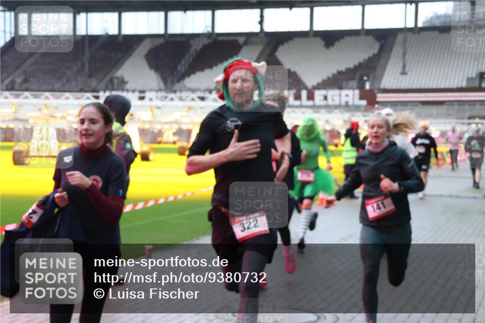 07.12.2025 - St. Pauli X-Mass-Run No. 15 Luisa Fischer http://msf.ph/oto/9380732 07.12.2025 10:41:58 Ziel 322, 141, 141, 259, 279, 322, 449, 575, 1153, 1275, 2288, 2330, 2331, 2507, 2563, 3047, 3392, 3951, 4617 meine-sportfotos.de