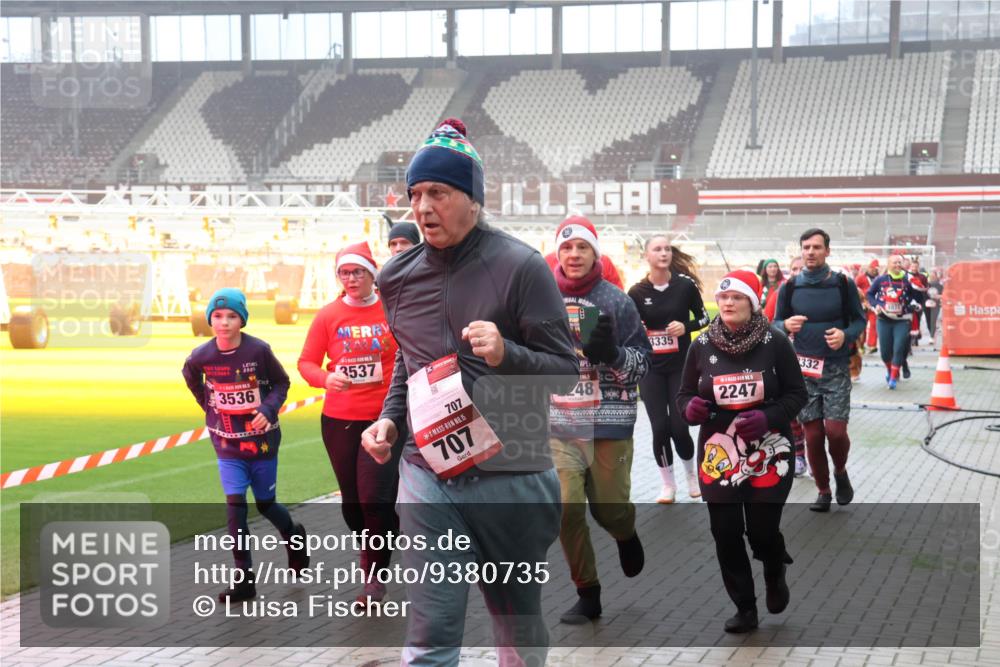 07.12.2025 - St. Pauli X-Mass-Run No. 15 Luisa Fischer http://msf.ph/oto/9380735 07.12.2025 10:09:15 Ziel 2025, 3536, 3537, 707, 15, 707, 48, 3335, 2, 2247, 332, 19, 390, 707, 786, 789, 947, 1002, 1031, 1176, 1461, 1465, 1570, 1575, 1576, 2126, 2247, 2248, 2521, 2650, 2746, 3212, 3300, 3332, 3335, 3484, 3495, 3671, 3759, 3891, 3904, 3907, 4066, 4067, 4068, 4113, 4205, 4232, 4234, 4451 meine-sportfotos.de