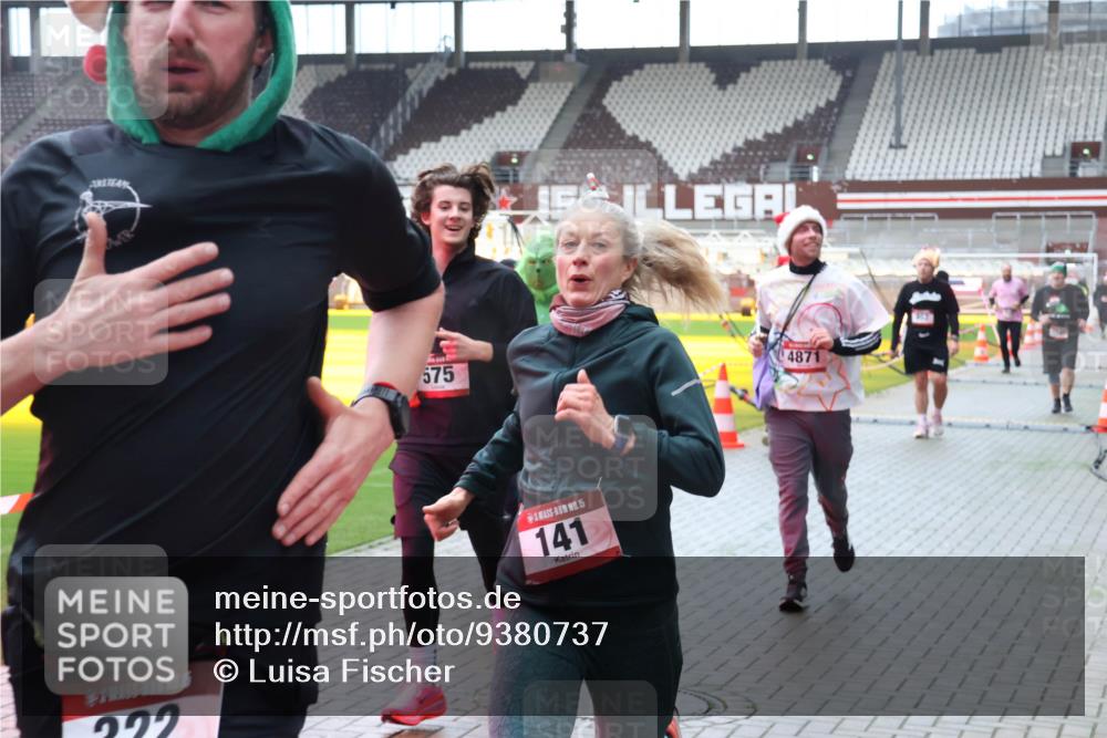 07.12.2025 - St. Pauli X-Mass-Run No. 15 Luisa Fischer http://msf.ph/oto/9380737 07.12.2025 10:41:58 Ziel 575, 5, 522, 15, 141, 4871, 141, 259, 279, 322, 449, 575, 1153, 1275, 2288, 2330, 2331, 2507, 2563, 3047, 3392, 3951, 4617 meine-sportfotos.de