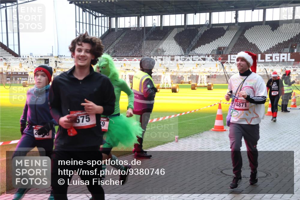 07.12.2025 - St. Pauli X-Mass-Run No. 15 Luisa Fischer http://msf.ph/oto/9380746 07.12.2025 10:42:00 Ziel 675, 9, 4871, 259, 141, 259, 279, 322, 575, 1153, 1266, 1275, 2288, 2330, 2331, 2507, 2563, 2829, 3047, 3392, 4617 meine-sportfotos.de