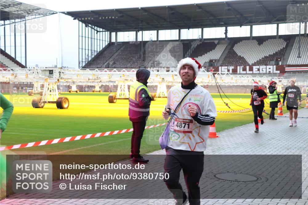 07.12.2025 - St. Pauli X-Mass-Run No. 15 Luisa Fischer http://msf.ph/oto/9380750 07.12.2025 10:42:00 Ziel 259, 4871, 952, 141, 259, 279, 322, 575, 1153, 1266, 1275, 2288, 2330, 2331, 2507, 2563, 2829, 3047, 3392, 4617 meine-sportfotos.de