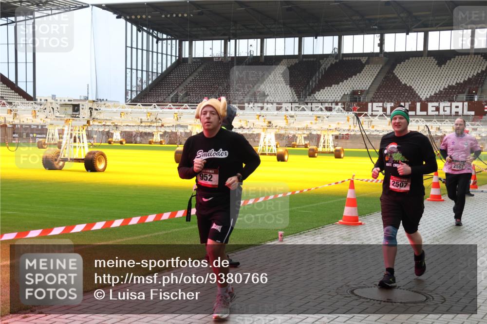 07.12.2025 - St. Pauli X-Mass-Run No. 15 Luisa Fischer http://msf.ph/oto/9380766 07.12.2025 10:42:07 Ziel 952, 2507, 2563, 141, 259, 279, 322, 575, 1266, 1275, 1675, 1676, 2288, 2330, 2331, 2507, 2563, 2829, 2831, 3047, 3392 meine-sportfotos.de