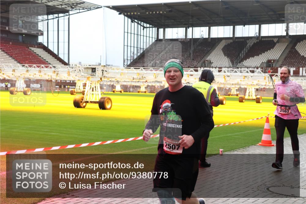 07.12.2025 - St. Pauli X-Mass-Run No. 15 Luisa Fischer http://msf.ph/oto/9380778 07.12.2025 10:42:08 Ziel 15, 2507, 2563, 141, 259, 279, 322, 575, 1266, 1275, 1674, 1675, 1676, 2288, 2330, 2331, 2507, 2563, 2829, 2831, 3047, 3392 meine-sportfotos.de