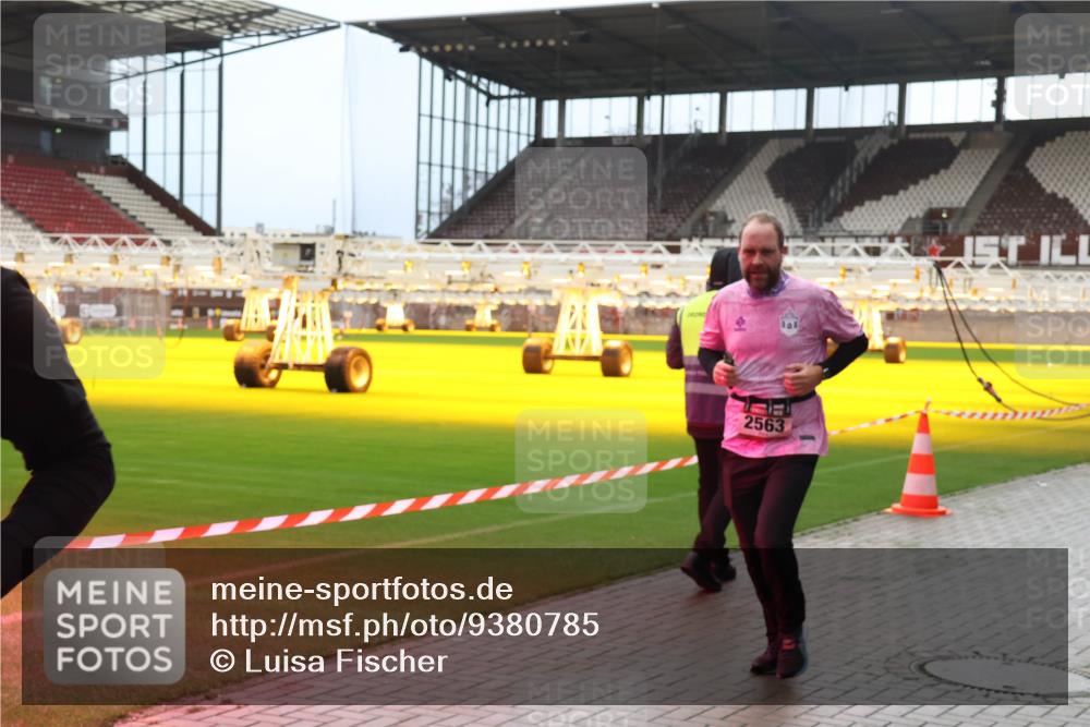 07.12.2025 - St. Pauli X-Mass-Run No. 15 Luisa Fischer http://msf.ph/oto/9380785 07.12.2025 10:42:09 Ziel 2563, 141, 259, 279, 322, 1266, 1275, 1674, 1675, 1676, 2288, 2330, 2331, 2507, 2563, 2829, 2831, 3392 meine-sportfotos.de