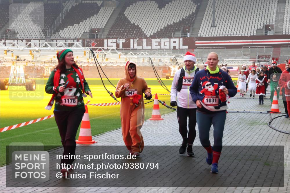 07.12.2025 - St. Pauli X-Mass-Run No. 15 Luisa Fischer http://msf.ph/oto/9380794 07.12.2025 10:09:23 Ziel 4, 1176, 947, 3904, 1031, 3484, 19, 390, 707, 786, 789, 881, 896, 947, 960, 1002, 1031, 1176, 1461, 1465, 1570, 1575, 1576, 2126, 2247, 2248, 2521, 3212, 3300, 3332, 3335, 3484, 3495, 3671, 3759, 3891, 3904, 3907, 4066, 4067, 4068, 4113, 4205, 4232, 4234, 4451, 4666 meine-sportfotos.de