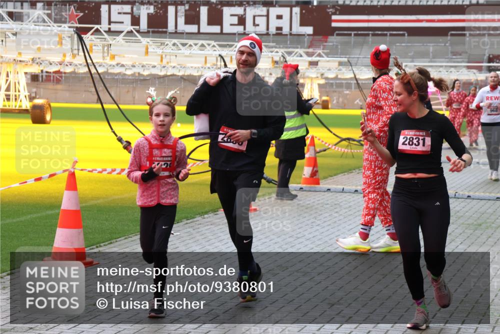 07.12.2025 - St. Pauli X-Mass-Run No. 15 Luisa Fischer http://msf.ph/oto/9380801 07.12.2025 10:42:30 Ziel 2088, 15, 2831, 968, 116, 141, 279, 322, 968, 1266, 1438, 1674, 1675, 1676, 2261, 2288, 2563, 2829, 2831, 2931, 3042, 3399, 4045, 4046, 4441, 4622 meine-sportfotos.de