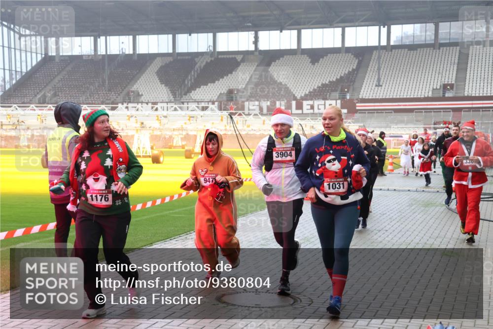 07.12.2025 - St. Pauli X-Mass-Run No. 15 Luisa Fischer http://msf.ph/oto/9380804 07.12.2025 10:09:24 Ziel 15, 1176, 947, 3904, 330, 1031, 19, 390, 707, 786, 789, 881, 896, 947, 960, 1002, 1031, 1176, 1461, 1465, 1570, 1575, 1576, 2126, 2247, 2248, 2521, 3212, 3300, 3332, 3335, 3484, 3495, 3671, 3759, 3891, 3904, 3907, 4066, 4067, 4068, 4113, 4205, 4232, 4234, 4451, 4666 meine-sportfotos.de