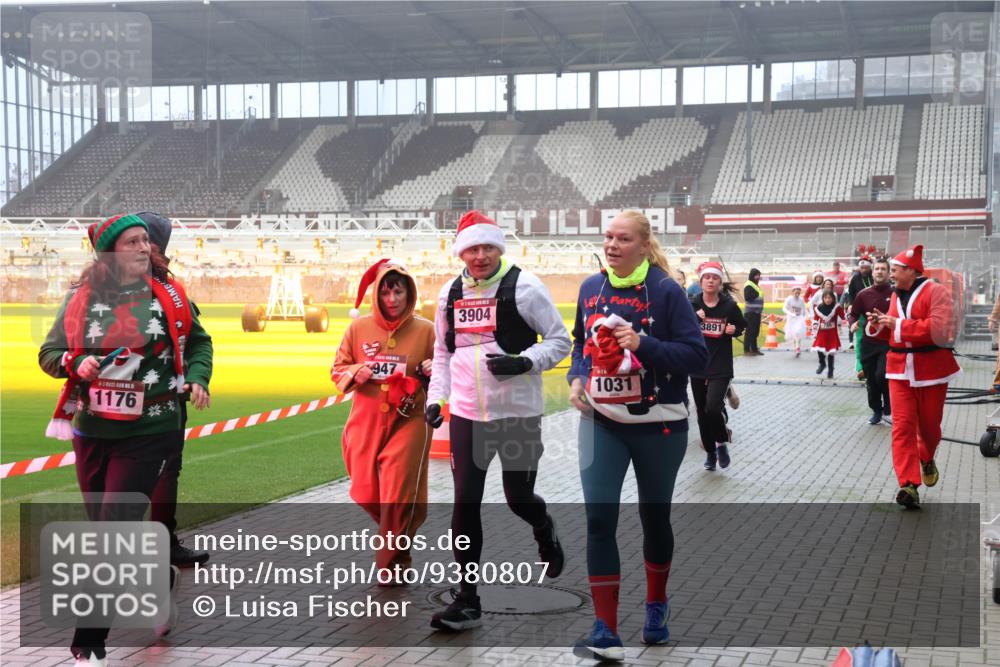 07.12.2025 - St. Pauli X-Mass-Run No. 15 Luisa Fischer http://msf.ph/oto/9380807 07.12.2025 10:09:25 Ziel 1176, 947, 3904, 3891, 1031, 19, 390, 707, 786, 789, 881, 896, 947, 960, 1002, 1031, 1176, 1461, 1465, 1570, 1575, 1576, 2126, 2247, 2248, 2521, 3212, 3300, 3332, 3335, 3484, 3495, 3671, 3759, 3891, 3904, 3907, 4066, 4067, 4068, 4113, 4205, 4232, 4234, 4451, 4666 meine-sportfotos.de