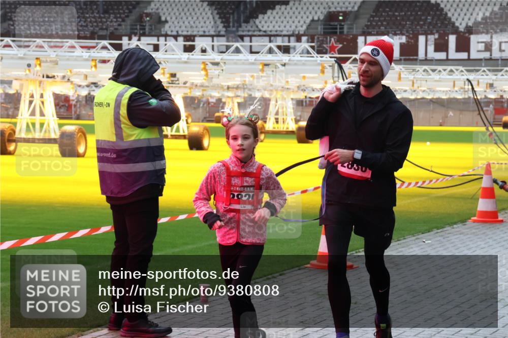 07.12.2025 - St. Pauli X-Mass-Run No. 15 Luisa Fischer http://msf.ph/oto/9380808 07.12.2025 10:42:31 Ziel 1, 2850, 116, 141, 279, 322, 968, 1266, 1438, 1674, 1675, 1676, 2157, 2261, 2288, 2563, 2829, 2831, 2931, 3042, 3399, 4045, 4046, 4441, 4622 meine-sportfotos.de