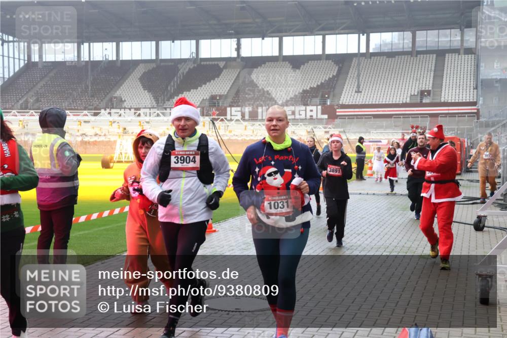 07.12.2025 - St. Pauli X-Mass-Run No. 15 Luisa Fischer http://msf.ph/oto/9380809 07.12.2025 10:09:25 Ziel 5, 3904, 3891, 1031, 943, 19, 390, 707, 786, 789, 881, 896, 947, 960, 1002, 1031, 1176, 1461, 1465, 1570, 1575, 1576, 2126, 2247, 2248, 2521, 3212, 3300, 3332, 3335, 3484, 3495, 3671, 3759, 3891, 3904, 3907, 4066, 4067, 4068, 4113, 4205, 4232, 4234, 4451, 4666 meine-sportfotos.de
