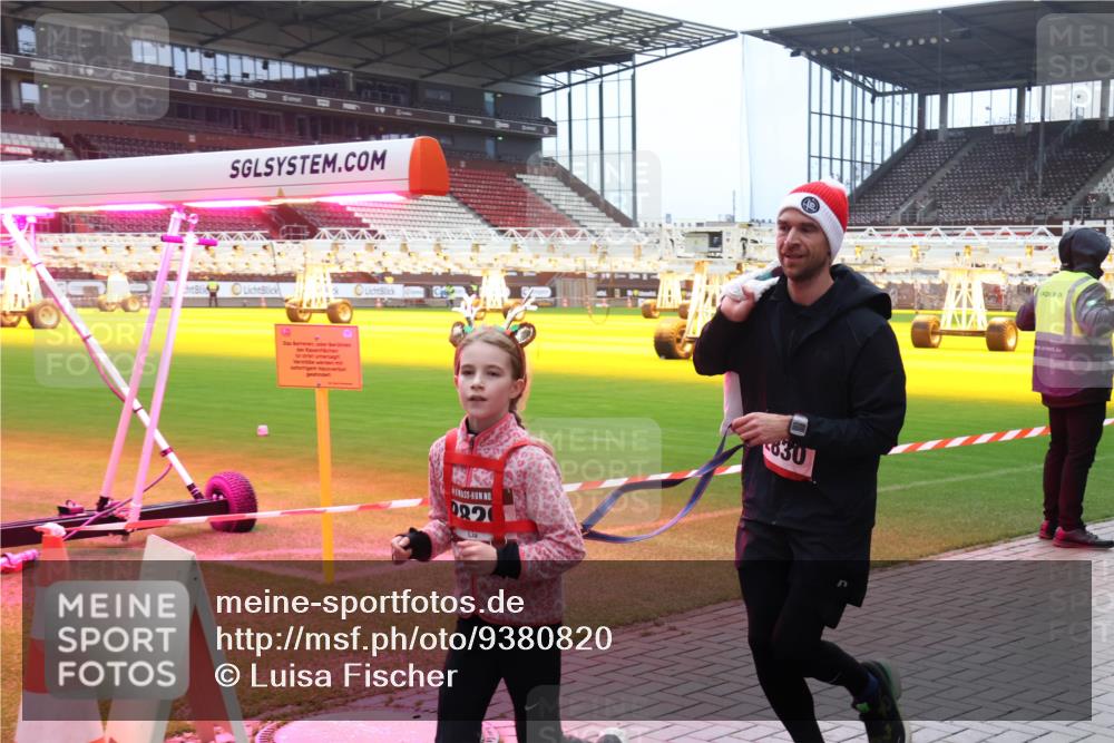 07.12.2025 - St. Pauli X-Mass-Run No. 15 Luisa Fischer http://msf.ph/oto/9380820 07.12.2025 10:42:33 Ziel 9, 22, 630, 116, 141, 279, 322, 563, 968, 1266, 1272, 1438, 1674, 1675, 1676, 2013, 2157, 2261, 2563, 2829, 2831, 2931, 3042, 3399, 4045, 4046, 4441, 4622 meine-sportfotos.de