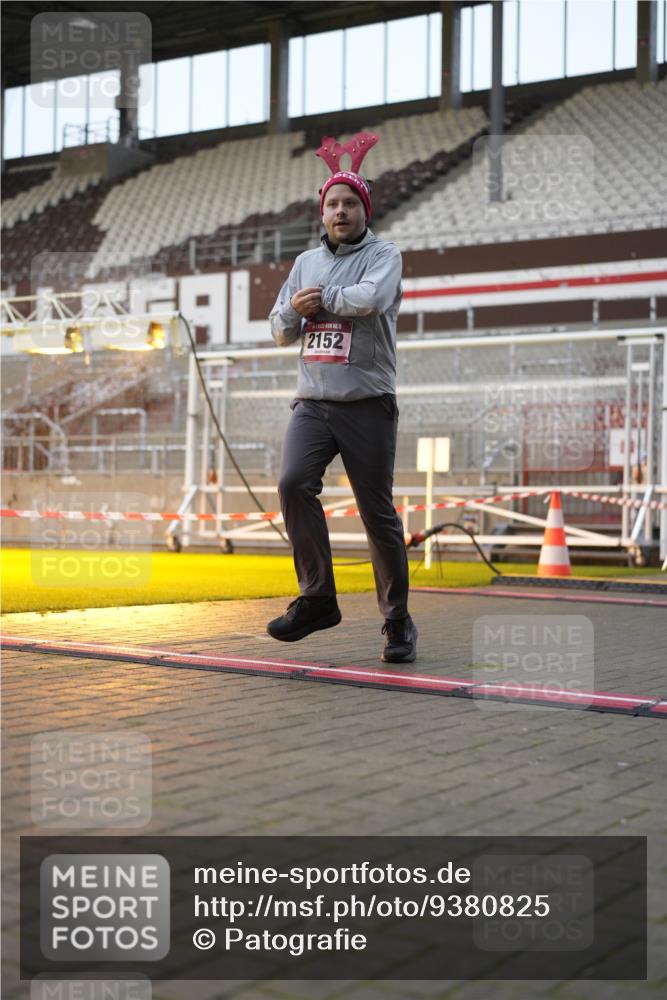 07.12.2025 - St. Pauli X-Mass-Run No. 15 Patografie http://msf.ph/oto/9380825 07.12.2025 10:18:43 Ziel 721, 1034, 1607, 1671, 2152, 2631, 2925, 3862, 4521, 4522, 4524, 4547 meine-sportfotos.de