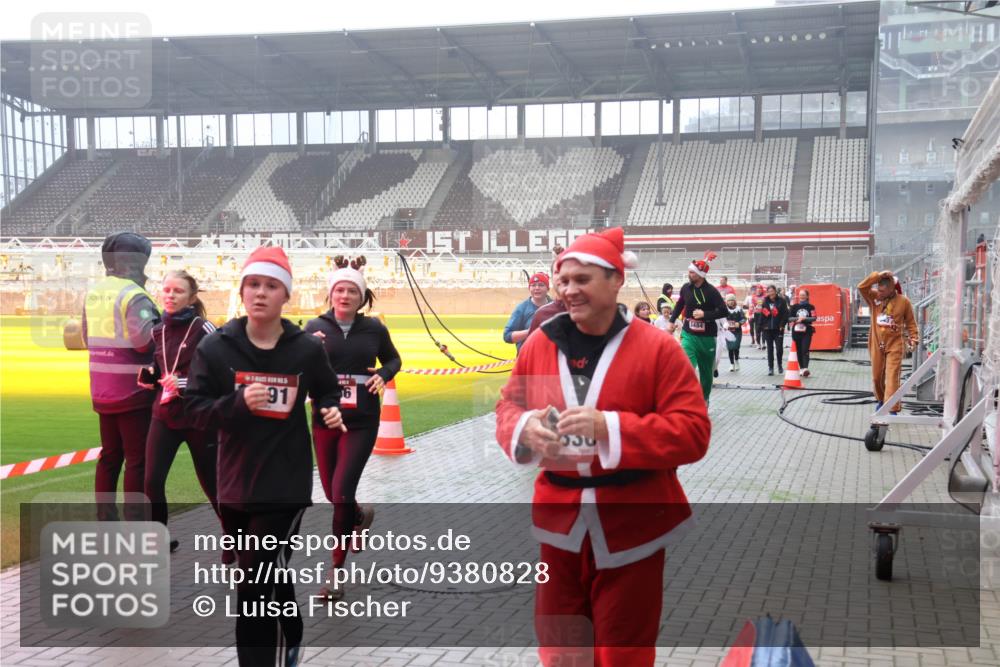 07.12.2025 - St. Pauli X-Mass-Run No. 15 Luisa Fischer http://msf.ph/oto/9380828 07.12.2025 10:09:28 Ziel 91, 16, 1, 19, 390, 707, 786, 789, 881, 896, 899, 947, 960, 1002, 1031, 1176, 1461, 1465, 1570, 1575, 1576, 2126, 2247, 2248, 2521, 3212, 3300, 3332, 3335, 3484, 3493, 3495, 3671, 3759, 3891, 3904, 3907, 4066, 4067, 4068, 4113, 4205, 4232, 4234, 4451, 4666 meine-sportfotos.de