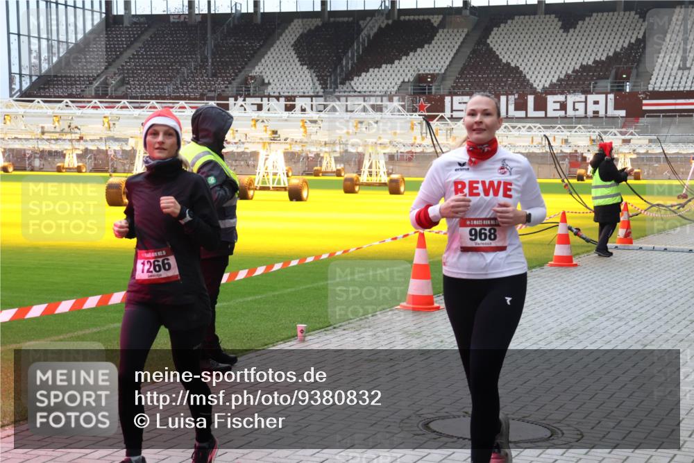 07.12.2025 - St. Pauli X-Mass-Run No. 15 Luisa Fischer http://msf.ph/oto/9380832 07.12.2025 10:42:39 Ziel 15, 1266, 968, 116, 563, 968, 1266, 1272, 1358, 1434, 1438, 1674, 1675, 1676, 2012, 2013, 2157, 2261, 2563, 2722, 2829, 2831, 2931, 3042, 3399, 4045, 4046, 4441, 4622 meine-sportfotos.de