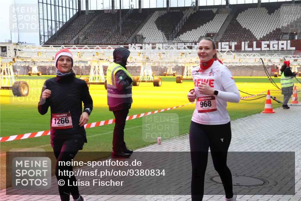 07.12.2025 - St. Pauli X-Mass-Run No. 15 Luisa Fischer http://msf.ph/oto/9380834 07.12.2025 10:42:39 Ziel 15, 1266, 5, 968, 116, 563, 968, 1266, 1272, 1358, 1434, 1438, 1674, 1675, 1676, 2012, 2013, 2157, 2261, 2563, 2722, 2829, 2831, 2931, 3042, 3399, 4045, 4046, 4441, 4622 meine-sportfotos.de