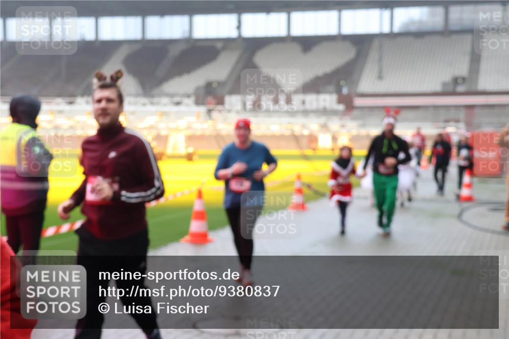 07.12.2025 - St. Pauli X-Mass-Run No. 15 Luisa Fischer http://msf.ph/oto/9380837 07.12.2025 10:09:29 Ziel 19, 390, 707, 786, 789, 881, 896, 899, 947, 960, 1002, 1031, 1176, 1461, 1465, 1570, 1575, 1576, 2126, 2247, 2248, 2521, 3212, 3300, 3332, 3335, 3484, 3493, 3495, 3671, 3756, 3759, 3891, 3904, 3907, 4066, 4067, 4068, 4113, 4205, 4232, 4234, 4451, 4666 meine-sportfotos.de