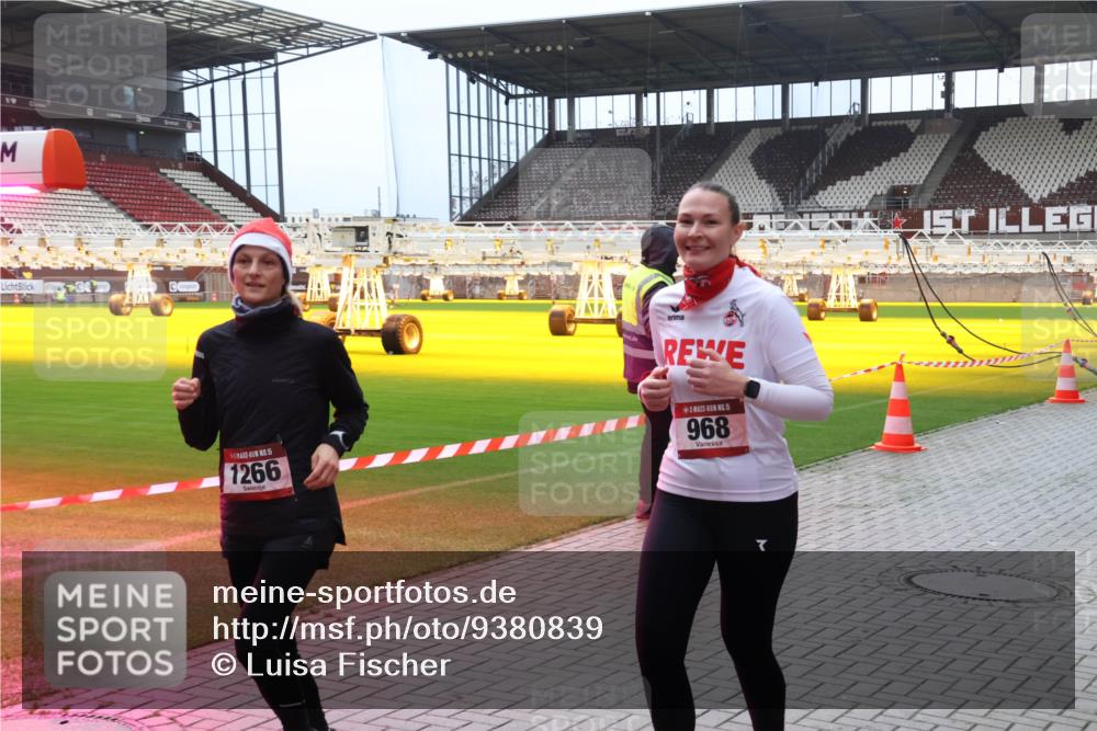 07.12.2025 - St. Pauli X-Mass-Run No. 15 Luisa Fischer http://msf.ph/oto/9380839 07.12.2025 10:42:40 Ziel 15, 1266, 15, 968, 116, 563, 968, 1266, 1272, 1358, 1434, 1438, 1674, 1675, 1676, 2012, 2013, 2157, 2261, 2621, 2622, 2722, 2829, 2831, 2931, 3042, 3399, 4045, 4046, 4441, 4622 meine-sportfotos.de