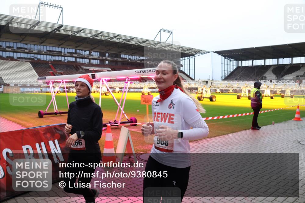07.12.2025 - St. Pauli X-Mass-Run No. 15 Luisa Fischer http://msf.ph/oto/9380845 07.12.2025 10:42:41 Ziel 66, 908, 116, 563, 968, 1266, 1272, 1358, 1434, 1438, 1674, 1675, 1676, 2012, 2013, 2157, 2261, 2621, 2622, 2722, 2829, 2831, 2931, 3042, 3399, 4045, 4046, 4441, 4622 meine-sportfotos.de