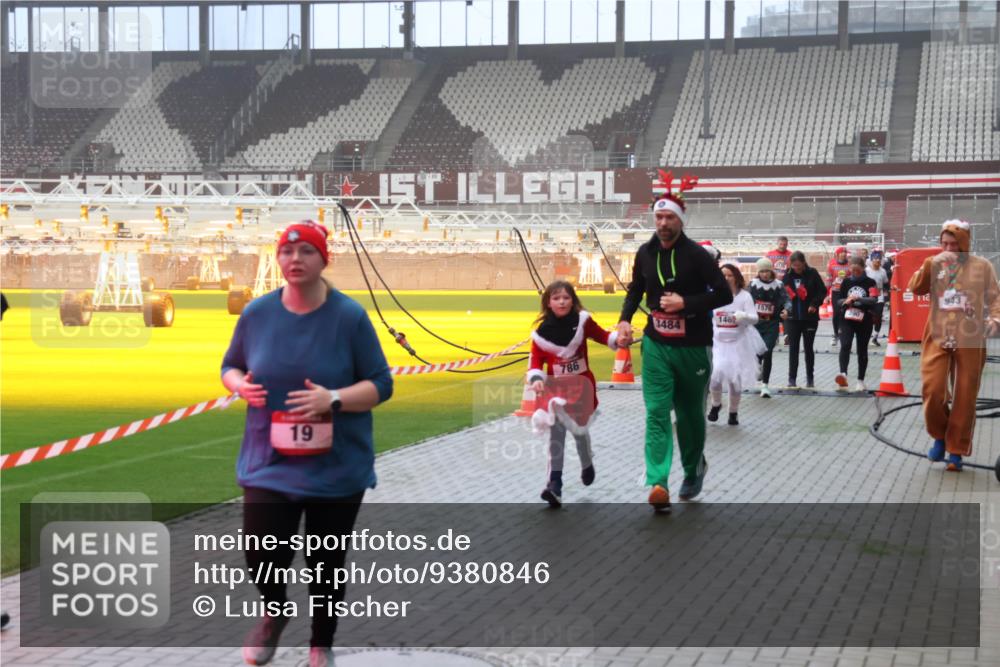 07.12.2025 - St. Pauli X-Mass-Run No. 15 Luisa Fischer http://msf.ph/oto/9380846 07.12.2025 10:09:30 Ziel 19, 786, 3484, 112, 943, 1576, 1462, 19, 390, 707, 786, 789, 881, 896, 899, 947, 960, 1002, 1031, 1176, 1461, 1465, 1570, 1575, 1576, 2126, 2521, 3212, 3300, 3332, 3335, 3484, 3493, 3495, 3671, 3756, 3759, 3891, 3904, 3907, 4066, 4067, 4068, 4113, 4205, 4232, 4234, 4451, 4666 meine-sportfotos.de