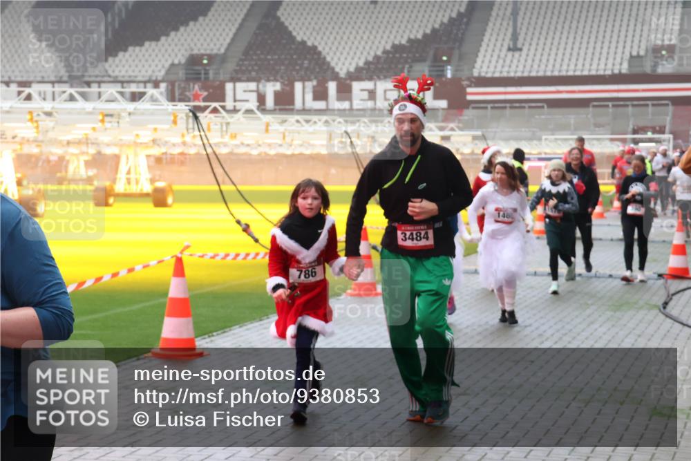 07.12.2025 - St. Pauli X-Mass-Run No. 15 Luisa Fischer http://msf.ph/oto/9380853 07.12.2025 10:09:31 Ziel 786, 3484, 146, 19, 390, 707, 786, 789, 881, 896, 899, 947, 960, 1002, 1031, 1176, 1461, 1465, 1570, 1575, 1576, 1718, 2126, 2521, 3212, 3300, 3332, 3335, 3484, 3493, 3671, 3756, 3891, 3904, 3907, 4066, 4067, 4068, 4113, 4232, 4234, 4451, 4666 meine-sportfotos.de