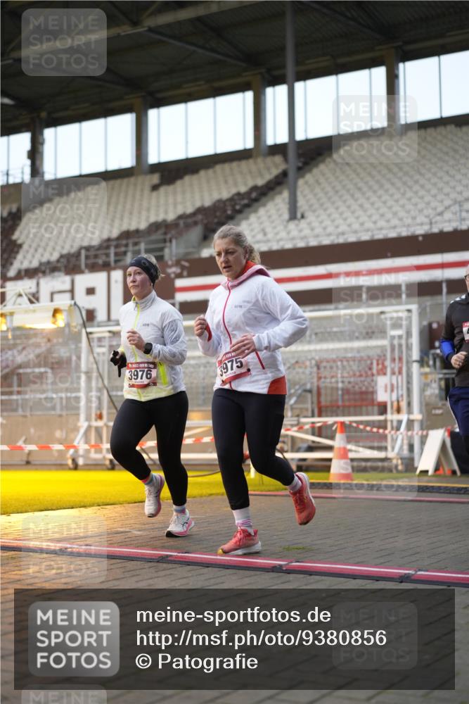 07.12.2025 - St. Pauli X-Mass-Run No. 15 Patografie http://msf.ph/oto/9380856 07.12.2025 10:18:56 Ziel 2152, 3455, 3724, 3975, 3976, 4330, 4331, 4436, 4437, 4438, 4473, 4475, 4498 meine-sportfotos.de