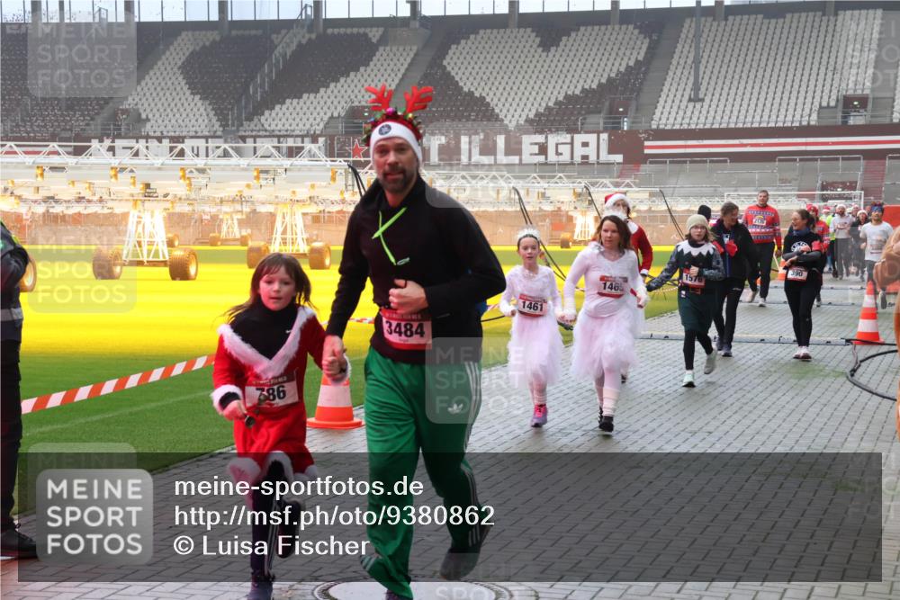 07.12.2025 - St. Pauli X-Mass-Run No. 15 Luisa Fischer http://msf.ph/oto/9380862 07.12.2025 10:09:32 Ziel 786, 3484, 1461, 1465, 2124, 390, 19, 390, 707, 786, 789, 881, 896, 899, 947, 960, 1002, 1031, 1176, 1461, 1465, 1570, 1575, 1576, 1718, 2126, 2521, 3212, 3300, 3332, 3335, 3484, 3493, 3671, 3756, 3891, 3904, 3907, 4066, 4067, 4068, 4113, 4232, 4234, 4451, 4666 meine-sportfotos.de
