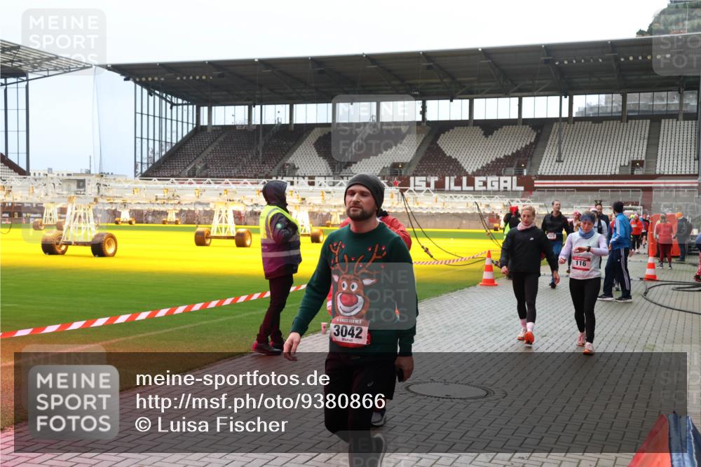 07.12.2025 - St. Pauli X-Mass-Run No. 15 Luisa Fischer http://msf.ph/oto/9380866 07.12.2025 10:42:55 Ziel 15, 3042, 1, 116, 116, 519, 563, 598, 604, 625, 968, 1272, 1358, 1434, 1438, 1674, 1676, 1758, 2012, 2013, 2061, 2155, 2157, 2261, 2621, 2622, 2722, 2931, 3042, 3399, 4045, 4046, 4394, 4441, 4594, 4622, 4857 meine-sportfotos.de