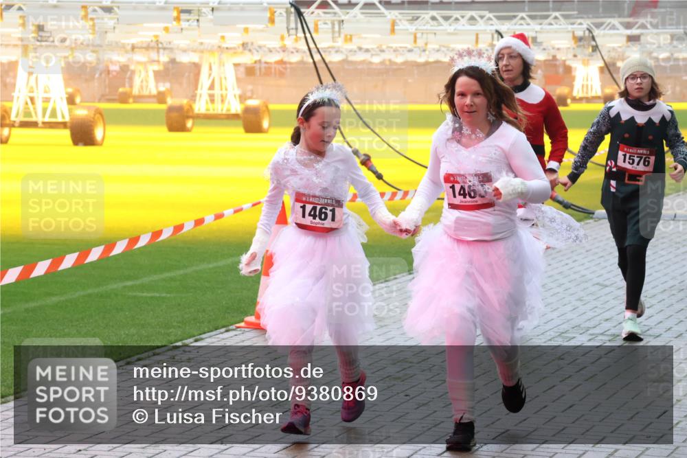 07.12.2025 - St. Pauli X-Mass-Run No. 15 Luisa Fischer http://msf.ph/oto/9380869 07.12.2025 10:09:34 Ziel 1461, 146, 5, 1576, 19, 390, 707, 786, 789, 881, 896, 899, 947, 960, 1002, 1031, 1176, 1243, 1248, 1461, 1465, 1570, 1575, 1576, 1718, 2126, 2521, 3212, 3300, 3332, 3335, 3484, 3493, 3671, 3756, 3891, 3904, 3907, 4066, 4067, 4068, 4113, 4666 meine-sportfotos.de