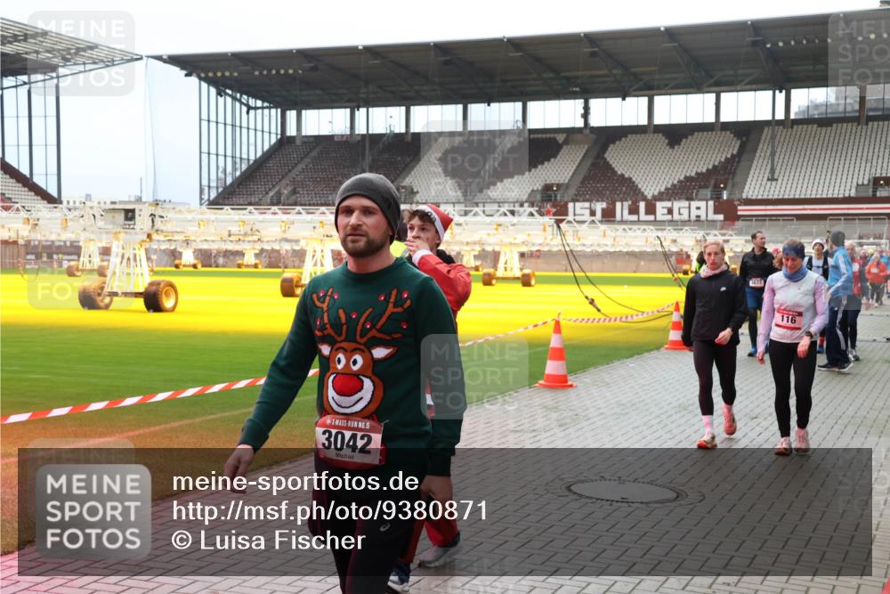 07.12.2025 - St. Pauli X-Mass-Run No. 15 Luisa Fischer http://msf.ph/oto/9380871 07.12.2025 10:42:56 Ziel 15, 3042, 4622, 116, 116, 519, 563, 598, 604, 625, 968, 1272, 1358, 1434, 1438, 1674, 1758, 2012, 2013, 2061, 2155, 2157, 2261, 2621, 2622, 2722, 2931, 3042, 3399, 4045, 4046, 4394, 4441, 4594, 4622, 4857 meine-sportfotos.de