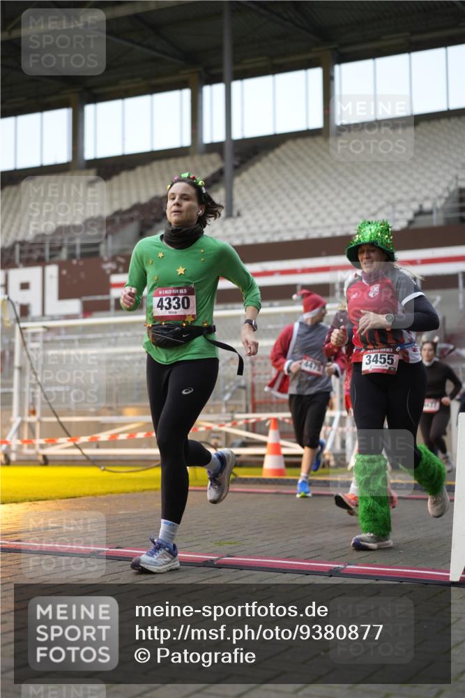 07.12.2025 - St. Pauli X-Mass-Run No. 15 Patografie http://msf.ph/oto/9380877 07.12.2025 10:18:58 Ziel 2152, 3455, 3724, 3975, 3976, 4330, 4331, 4436, 4437, 4438, 4473, 4475, 4498 meine-sportfotos.de