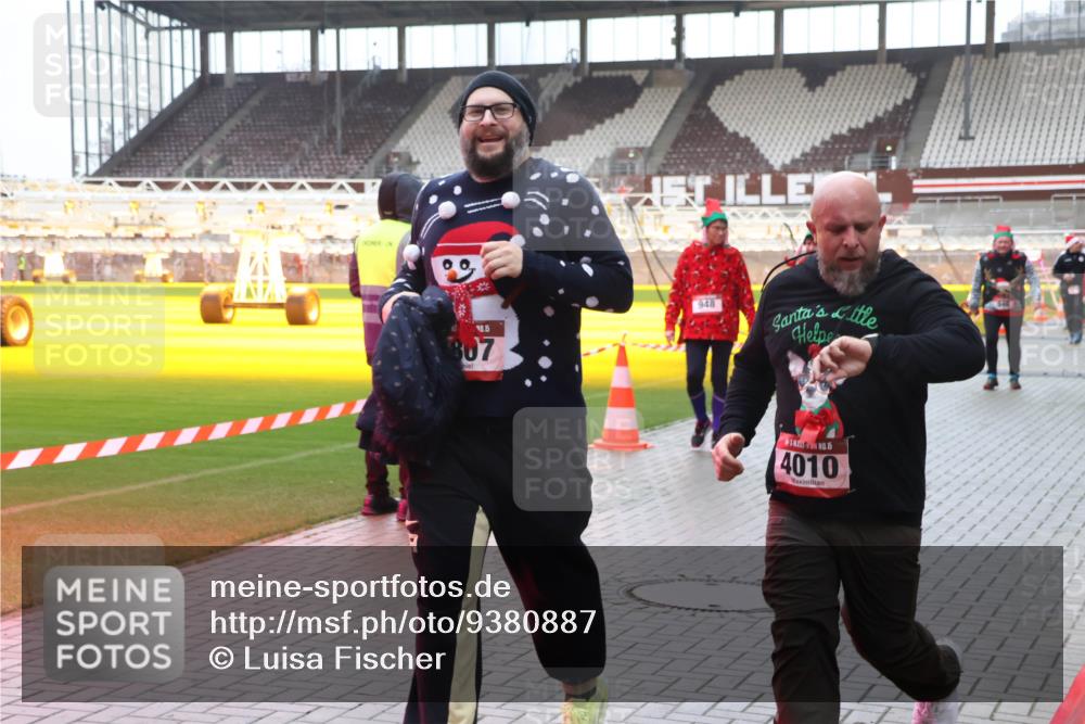 07.12.2025 - St. Pauli X-Mass-Run No. 15 Luisa Fischer http://msf.ph/oto/9380887 07.12.2025 11:15:16 Ziel 10, 15, 807, 948, 4010, 313, 525, 922, 1623, 1627, 1662, 1776, 1778, 1798, 1804, 1805, 1806, 1807, 2040, 2211, 4010 meine-sportfotos.de