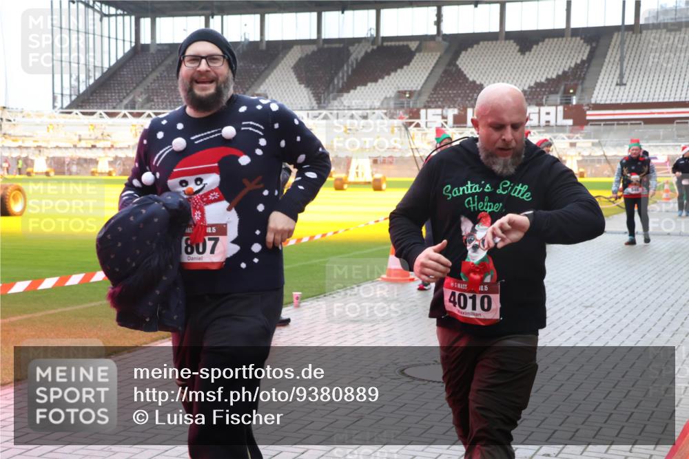 07.12.2025 - St. Pauli X-Mass-Run No. 15 Luisa Fischer http://msf.ph/oto/9380889 07.12.2025 11:15:17 Ziel 10, 15, 807, 10, 15, 4010, 313, 525, 922, 1623, 1627, 1662, 1776, 1778, 1798, 1804, 1805, 1806, 1807, 2040, 2211, 4010 meine-sportfotos.de