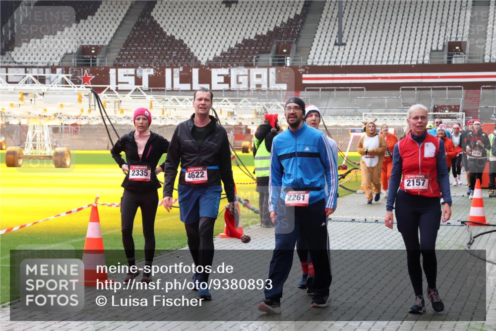 07.12.2025 - St. Pauli X-Mass-Run No. 15 Luisa Fischer http://msf.ph/oto/9380893 07.12.2025 10:43:01 Ziel 5, 2335, 4622, 2261, 62, 2157, 4594, 116, 519, 563, 598, 604, 625, 1272, 1358, 1434, 1438, 1758, 2012, 2013, 2061, 2155, 2157, 2261, 2621, 2622, 2722, 2931, 3042, 3399, 4045, 4046, 4394, 4441, 4594, 4622, 4857 meine-sportfotos.de