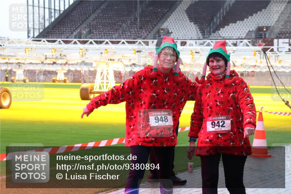 07.12.2025 - St. Pauli X-Mass-Run No. 15 Luisa Fischer http://msf.ph/oto/9380894 07.12.2025 11:15:21 Ziel 948, 15, 942, 313, 525, 922, 1623, 1627, 1662, 1776, 1778, 1798, 1804, 1805, 1806, 1807, 2040, 2211, 3133, 4010 meine-sportfotos.de