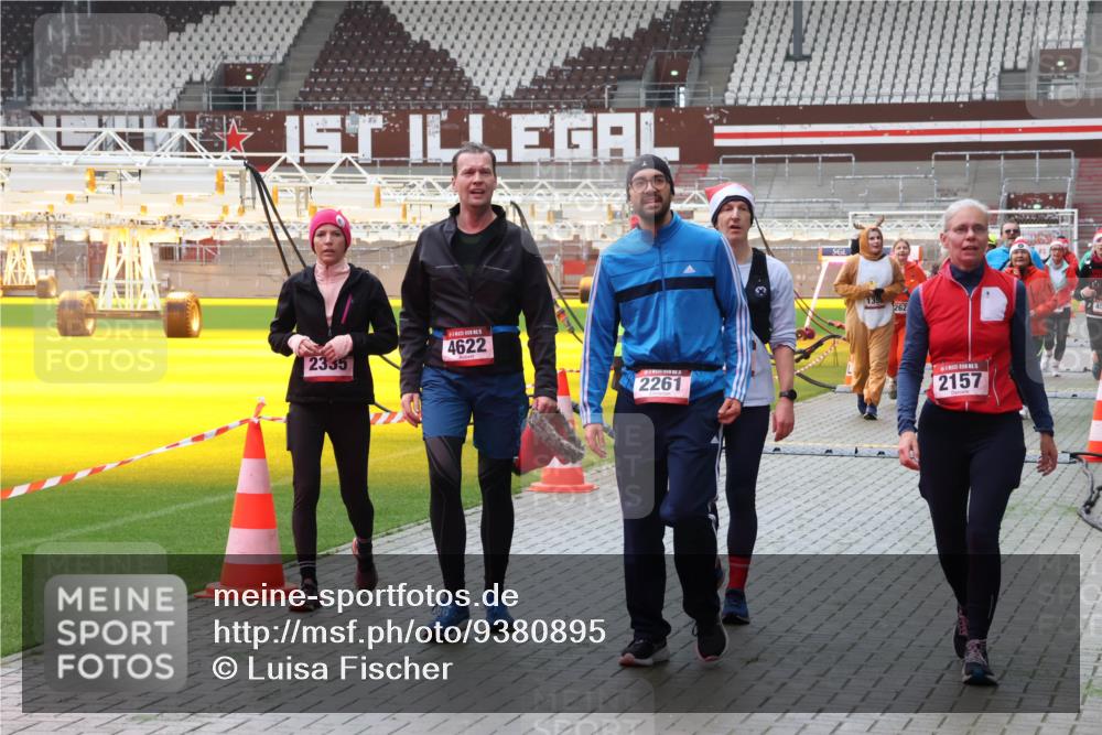 07.12.2025 - St. Pauli X-Mass-Run No. 15 Luisa Fischer http://msf.ph/oto/9380895 07.12.2025 10:43:01 Ziel 15, 2335, 4622, 2261, 135, 262, 2157, 116, 519, 563, 598, 604, 625, 1272, 1358, 1434, 1438, 1758, 2012, 2013, 2061, 2155, 2157, 2261, 2621, 2622, 2722, 2931, 3042, 3399, 4045, 4046, 4394, 4441, 4594, 4622, 4857 meine-sportfotos.de