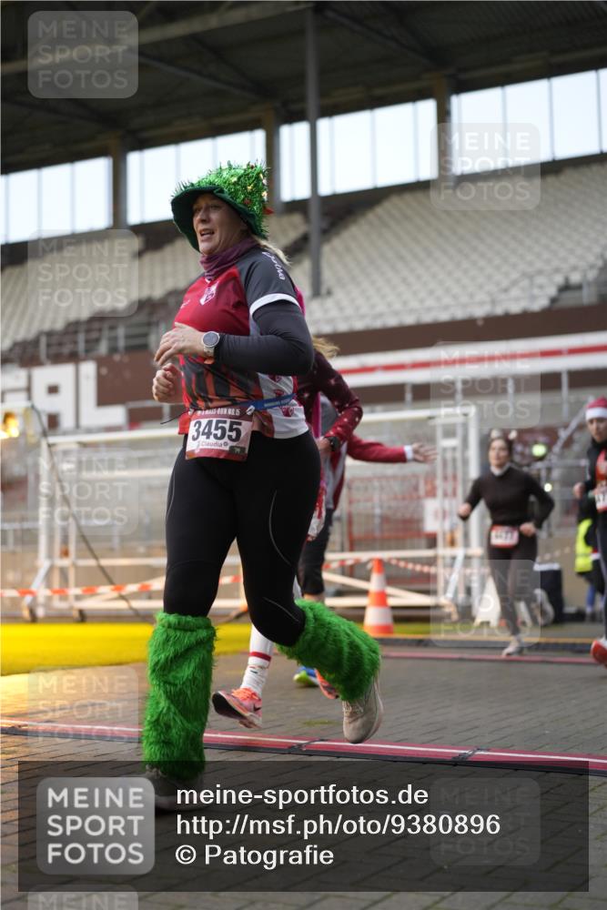 07.12.2025 - St. Pauli X-Mass-Run No. 15 Patografie http://msf.ph/oto/9380896 07.12.2025 10:18:59 Ziel 3455, 3724, 3975, 3976, 4330, 4331, 4436, 4437, 4438, 4473, 4475, 4498 meine-sportfotos.de