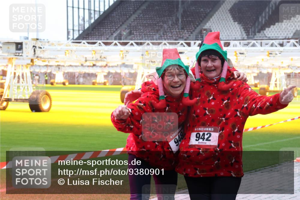 07.12.2025 - St. Pauli X-Mass-Run No. 15 Luisa Fischer http://msf.ph/oto/9380901 07.12.2025 11:15:22 Ziel 948, 15, 942, 313, 525, 922, 1623, 1627, 1662, 1776, 1778, 1798, 1804, 1805, 1806, 1807, 2040, 2211, 3133, 4010 meine-sportfotos.de