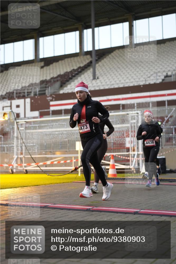 07.12.2025 - St. Pauli X-Mass-Run No. 15 Patografie http://msf.ph/oto/9380903 07.12.2025 10:19:00 Ziel 3455, 3724, 3975, 3976, 4330, 4331, 4436, 4437, 4438, 4473, 4475, 4498 meine-sportfotos.de