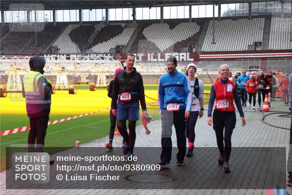 07.12.2025 - St. Pauli X-Mass-Run No. 15 Luisa Fischer http://msf.ph/oto/9380909 07.12.2025 10:43:03 Ziel 4622, 2261, 2157, 2621, 4594, 116, 519, 563, 598, 604, 625, 1272, 1358, 1434, 1438, 1758, 2012, 2013, 2061, 2155, 2157, 2261, 2621, 2622, 2722, 2931, 3042, 3399, 4045, 4046, 4394, 4441, 4594, 4622, 4857 meine-sportfotos.de