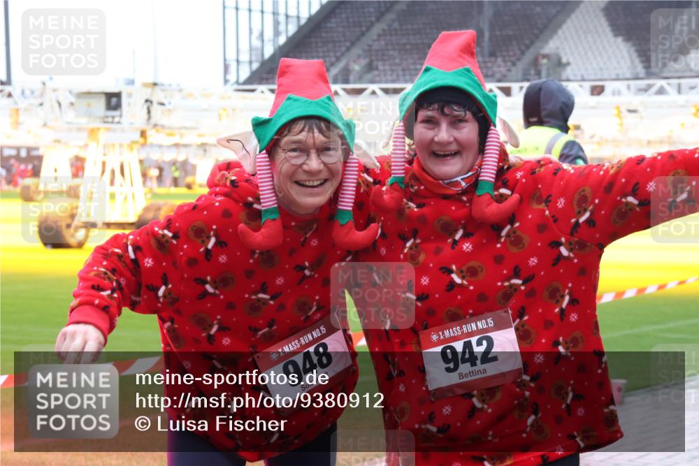 07.12.2025 - St. Pauli X-Mass-Run No. 15 Luisa Fischer http://msf.ph/oto/9380912 07.12.2025 11:15:23 Ziel 15, 948, 15, 942, 313, 525, 922, 1623, 1627, 1662, 1776, 1778, 1798, 1804, 1805, 1806, 1807, 2040, 2211, 3133, 4010 meine-sportfotos.de