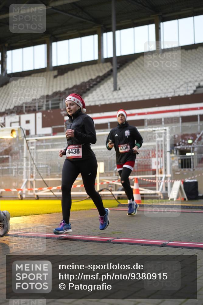 07.12.2025 - St. Pauli X-Mass-Run No. 15 Patografie http://msf.ph/oto/9380915 07.12.2025 10:19:01 Ziel 3455, 3724, 3975, 3976, 4330, 4331, 4436, 4437, 4438, 4473, 4475, 4498 meine-sportfotos.de