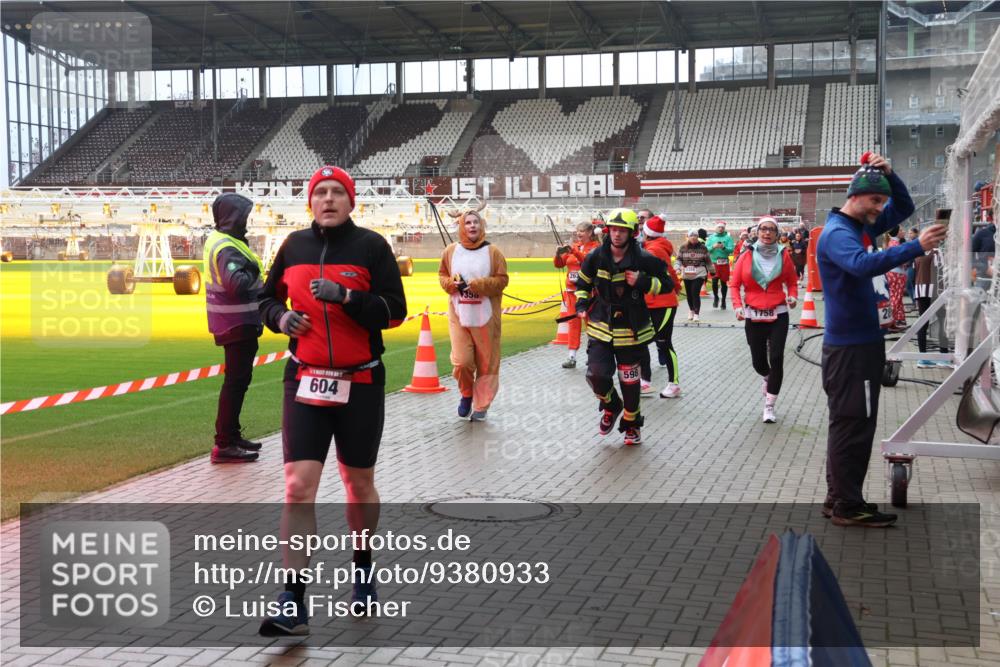 07.12.2025 - St. Pauli X-Mass-Run No. 15 Luisa Fischer http://msf.ph/oto/9380933 07.12.2025 10:43:11 Ziel 604, 598, 116, 296, 519, 563, 598, 604, 625, 1272, 1358, 1434, 1438, 1758, 2012, 2013, 2061, 2155, 2157, 2336, 2337, 2621, 2622, 2722, 2802, 2901, 2931, 3381, 3399, 4161, 4394, 4594, 4621, 4857 meine-sportfotos.de