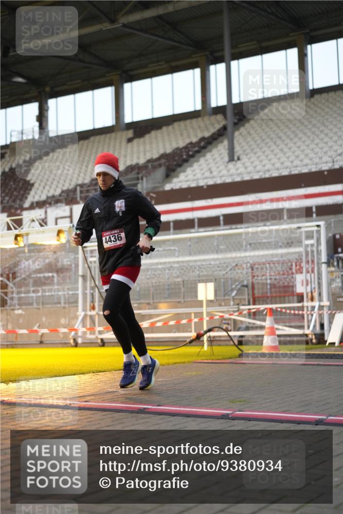 07.12.2025 - St. Pauli X-Mass-Run No. 15 Patografie http://msf.ph/oto/9380934 07.12.2025 10:19:01 Ziel 3455, 3724, 3975, 3976, 4330, 4331, 4436, 4437, 4438, 4473, 4475, 4498 meine-sportfotos.de