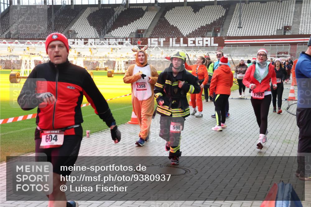 07.12.2025 - St. Pauli X-Mass-Run No. 15 Luisa Fischer http://msf.ph/oto/9380937 07.12.2025 10:43:11 Ziel 5, 604, 59000, 1358, 598, 4394, 1758, 357, 116, 296, 519, 563, 598, 604, 625, 1272, 1358, 1434, 1438, 1758, 2012, 2013, 2061, 2155, 2157, 2336, 2337, 2621, 2622, 2722, 2802, 2901, 2931, 3381, 3399, 4161, 4394, 4594, 4621, 4857 meine-sportfotos.de