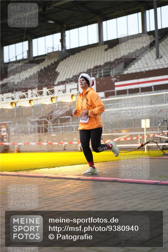 07.12.2025 - St. Pauli X-Mass-Run No. 15 Patografie http://msf.ph/oto/9380940 07.12.2025 10:19:12 Ziel 3455, 3695, 3724, 4115, 4330, 4436, 4437, 4438, 4466, 4473, 4475, 4498 meine-sportfotos.de